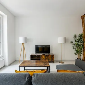 Apartment Luxurious 2 Bedroom Avenue Des Champs-elysees Saint-philippe Du Roule Free Netflix, Paris