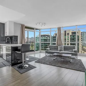 2 Bedroom With City Views With Free Parking And Pool Apartment Toronto